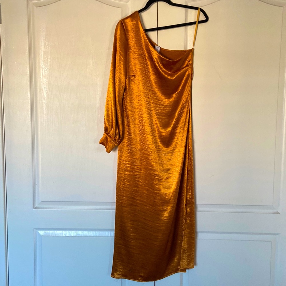 Beautiful copper satin gown!